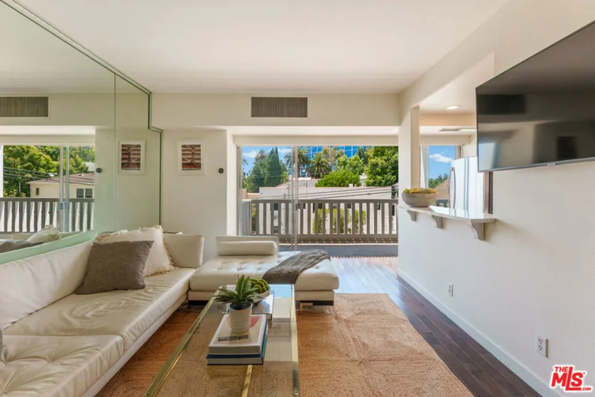 999 N Doheny Drive #211 photo 2