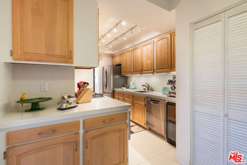 8455 Fountain Avenue #518 photo 12