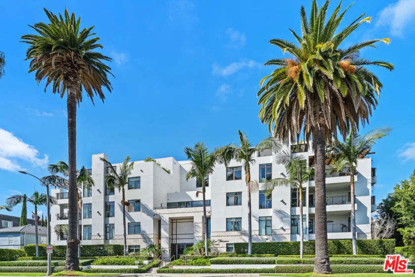 447 N Doheny Drive #102 photo 2