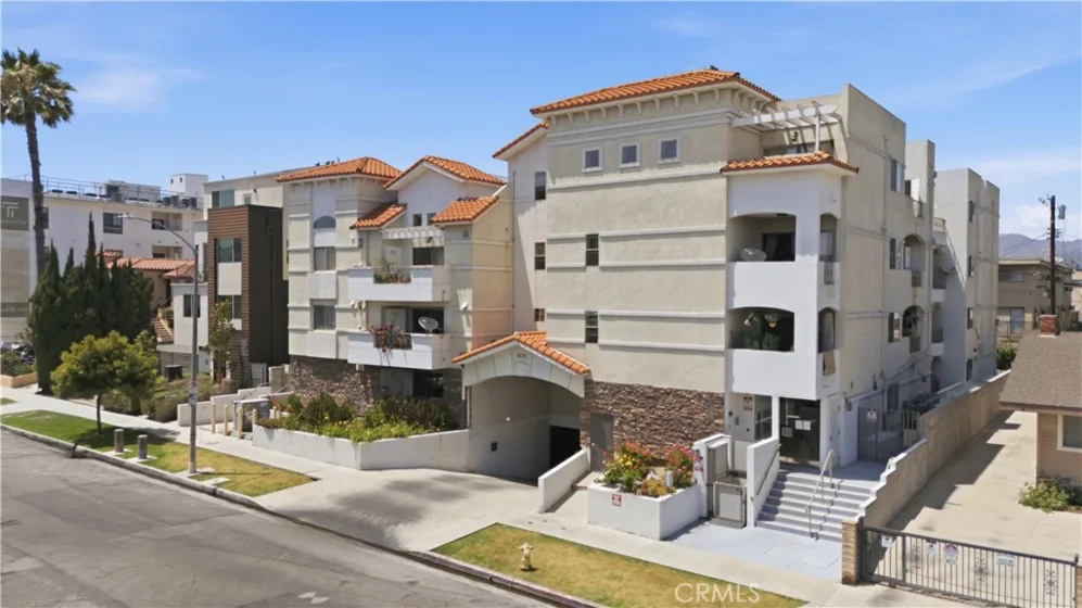 4733 Elmwood Avenue #203 photo 40