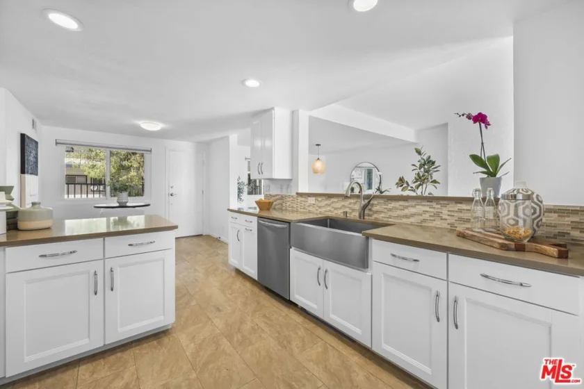 2677 Centinela Avenue #203 photo 7