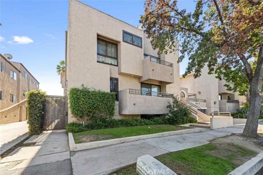 14634 Magnolia Boulevard #4 photo 1
