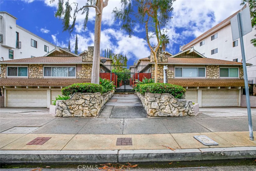 15216 Magnolia Boulevard #8 photo 1