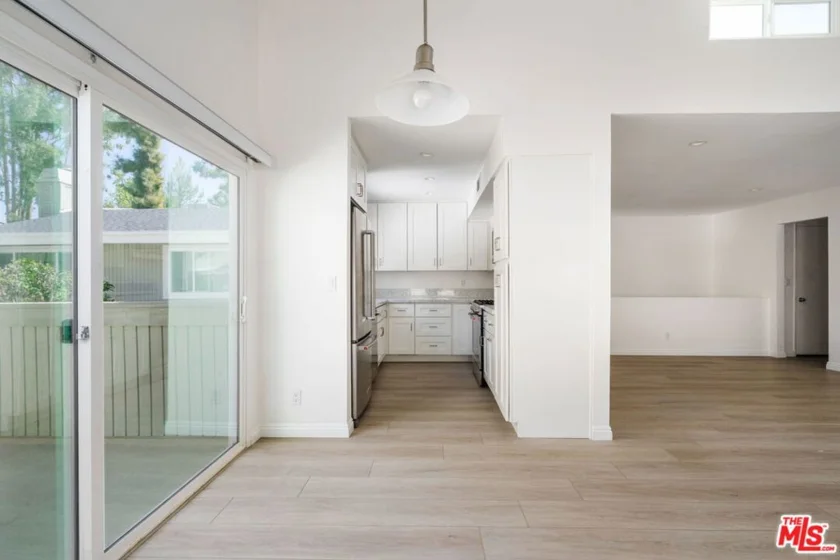 22125 Burbank Boulevard #7 photo 5