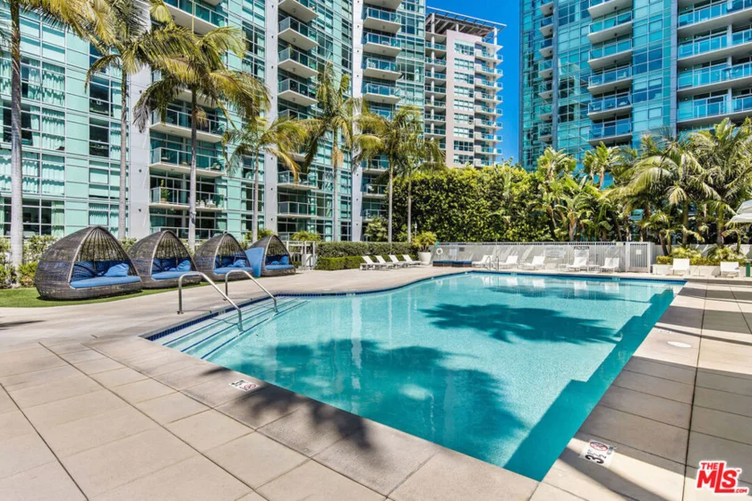 13700 Marina Pointe Drive #1016 photo 23