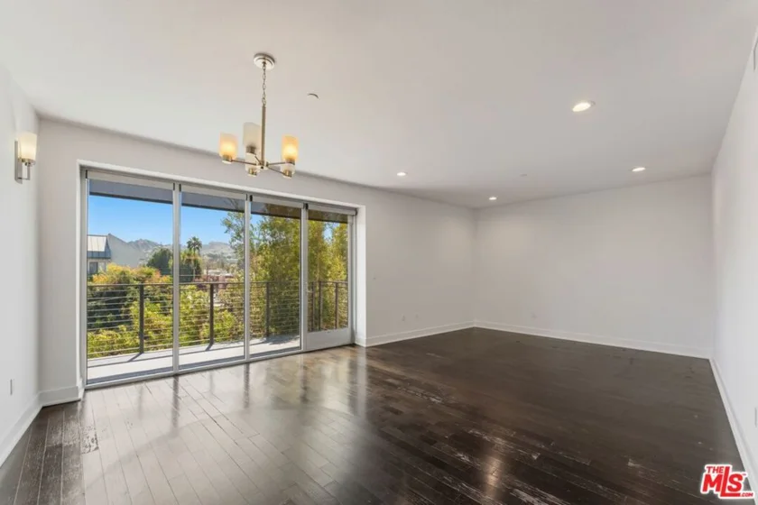 12837 Moorpark Street #313 photo 9