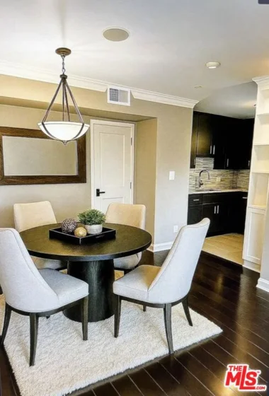 12157 Moorpark Street #204 photo 3