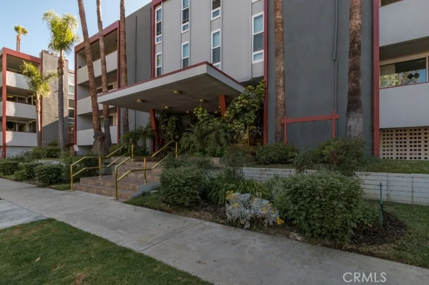4915 Tyrone #325 photo 1