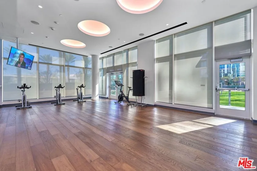 877 Francisco Street #1516 photo 40