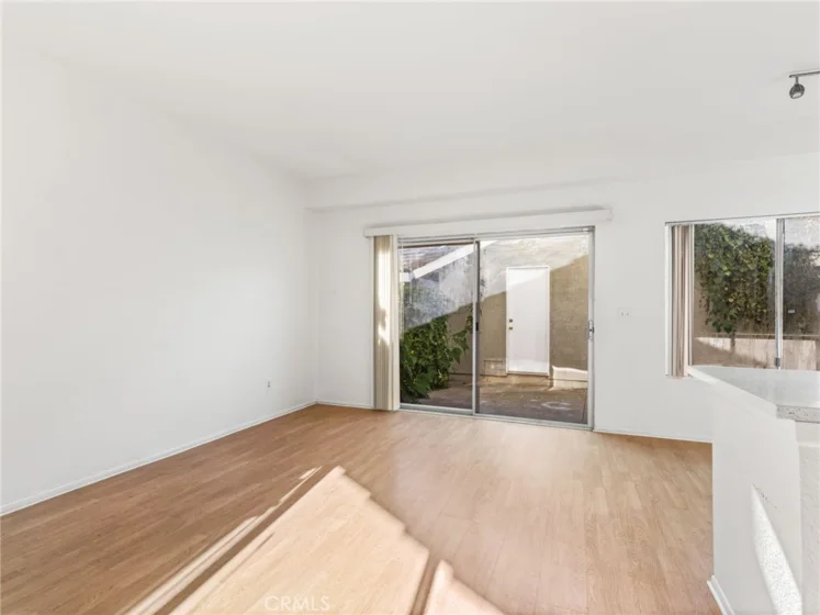 194 Greenmoor photo 5