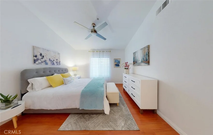 210 California Court photo 20