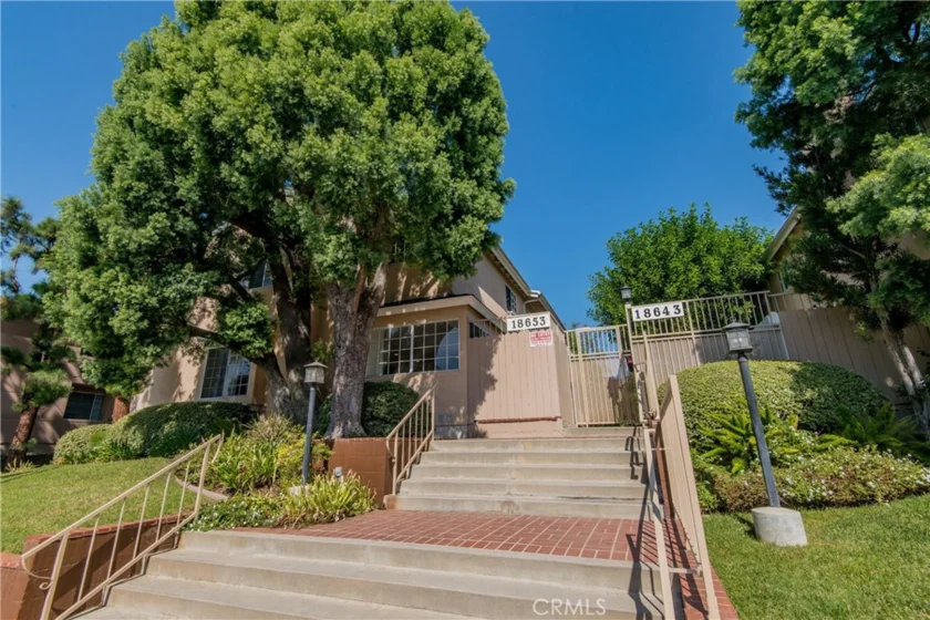 18653 Burbank Boulevard #1 photo 1