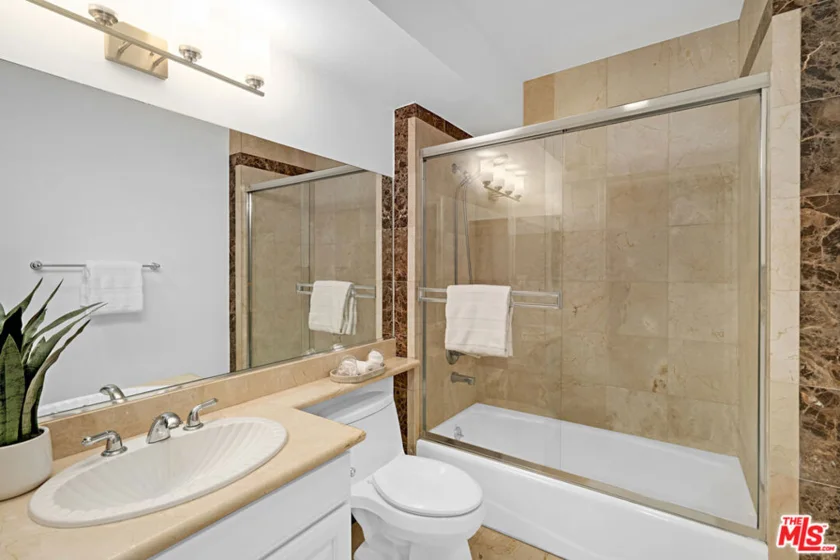 1838 Westholme Avenue #104 photo 24