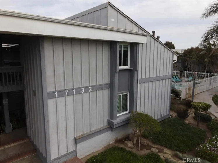 17132 Pacific Coast #204 photo 1