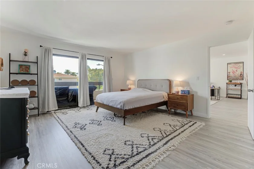 1037 N Vista photo 25