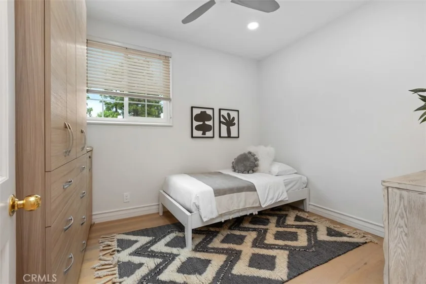 2 Belcourt photo 28