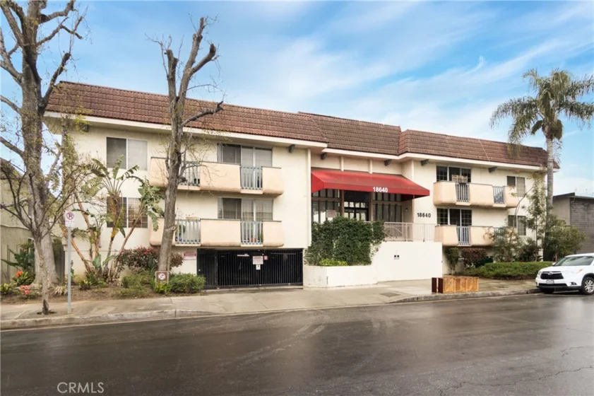 18640 Collins Street #212 photo 1