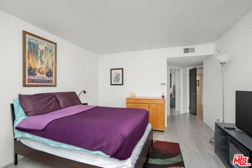 1942 Grace Avenue #217 photo 4