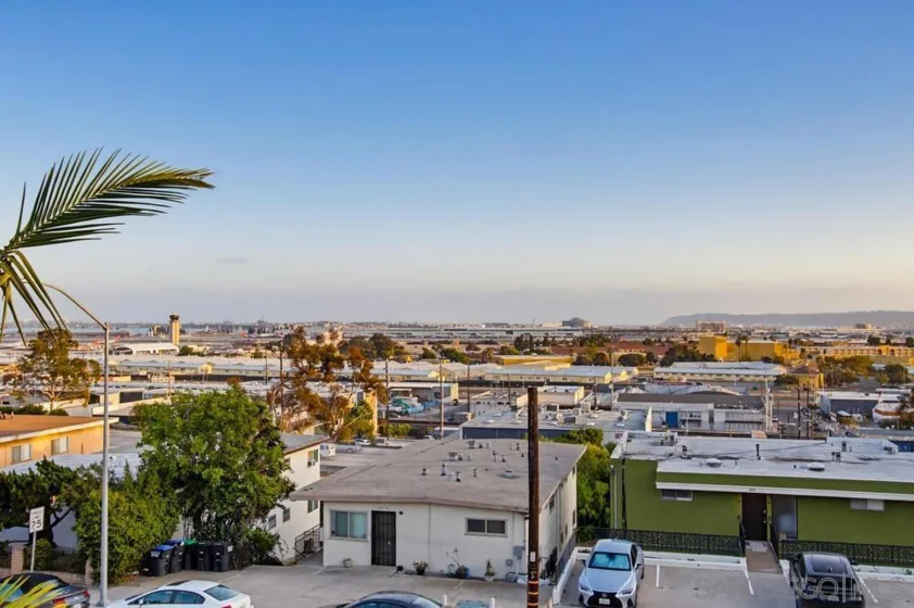 2078 San Diego photo 22
