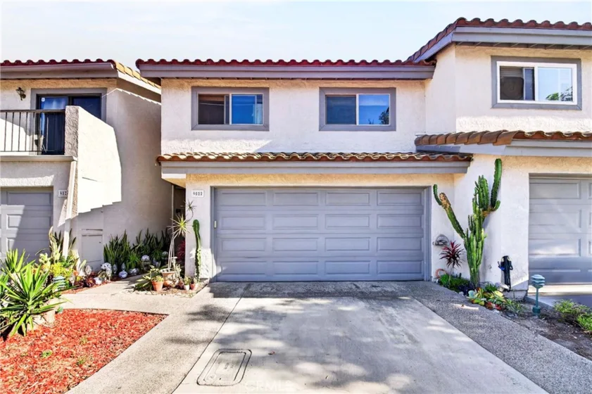 9522 Linda Ln photo 1