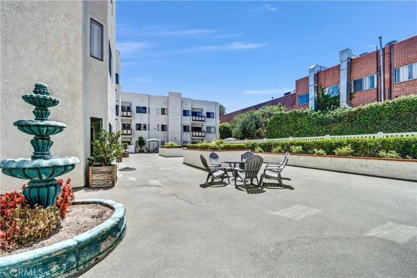 17914 Magnolia Boulevard #210 photo 26
