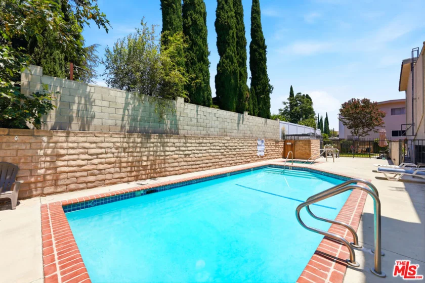 14937 Sherman Way #2 photo 52