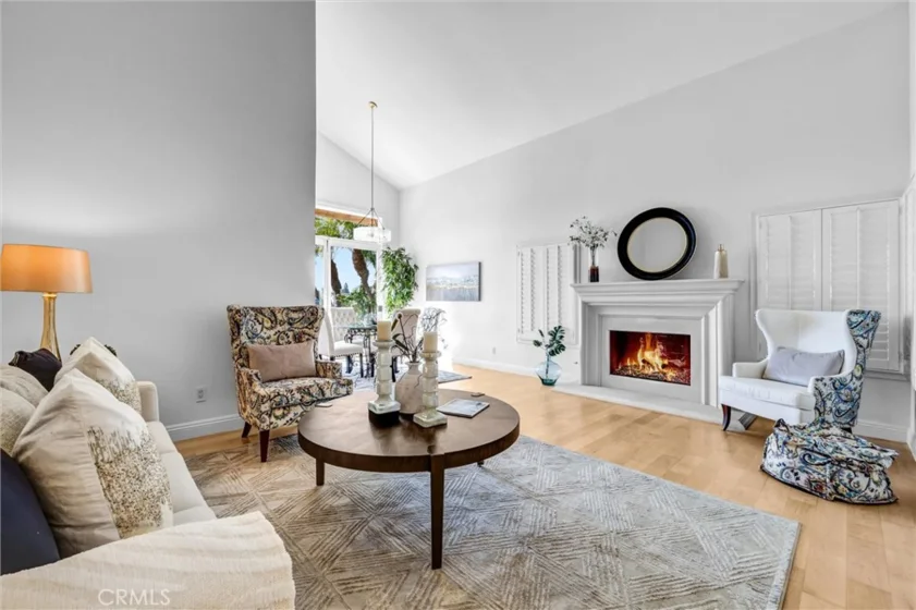 70 Fairlake photo 9