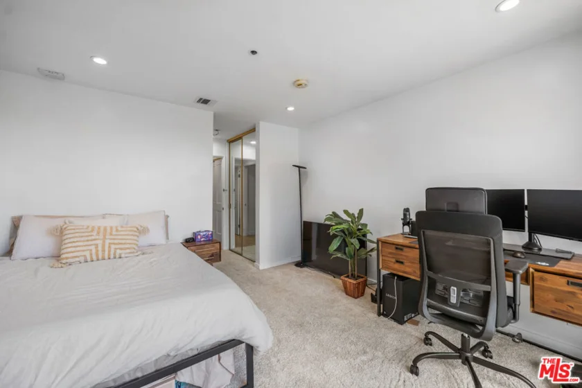 121 S Hope Street #517 photo 45