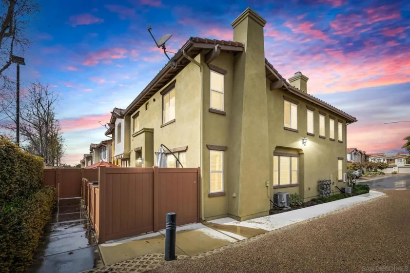 1364 Isabella Way photo 1