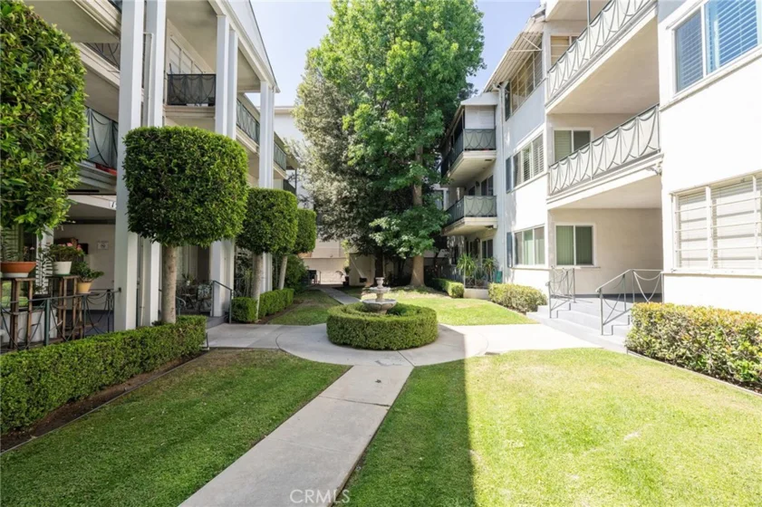 1231 N Columbus #2d photo 4