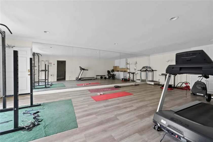7035 Woodley #205 photo 18