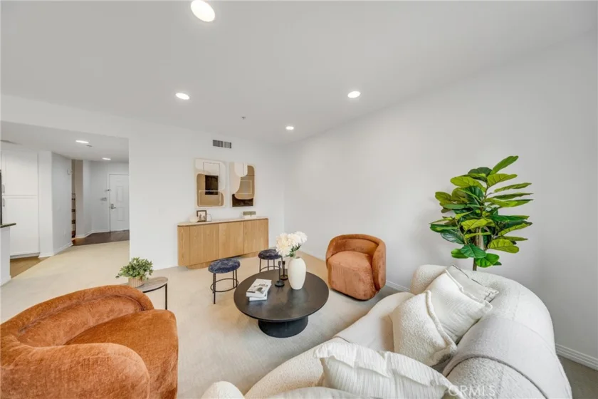 931 E Walnut #307 photo 14