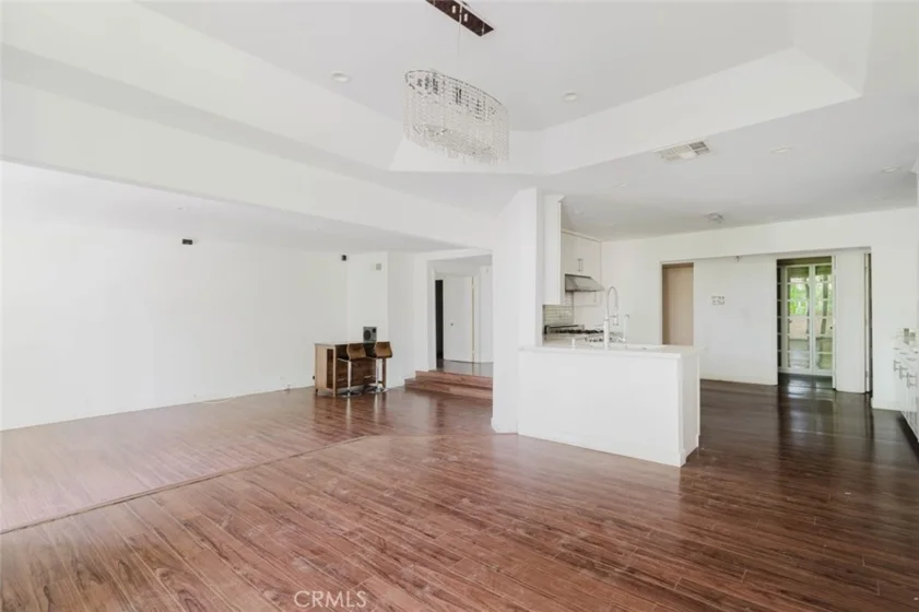 5333 Zelzah Avenue #203 photo 8
