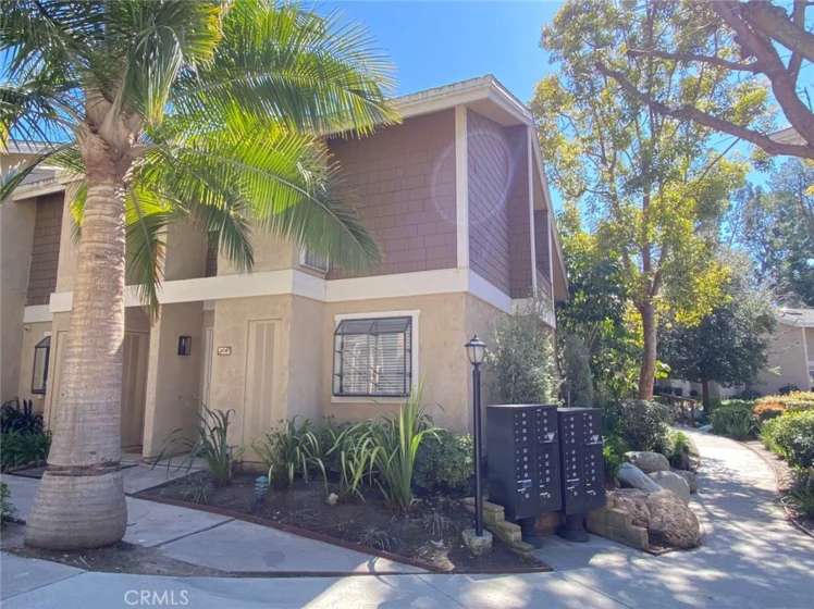 208 Pineview photo 1
