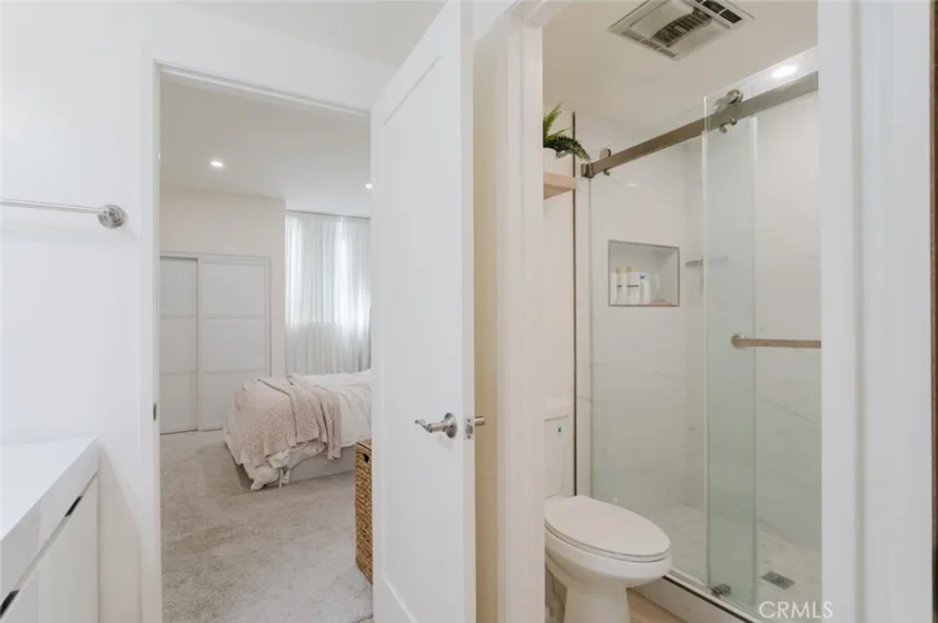 1305 N Columbus Avenue #204 photo 25