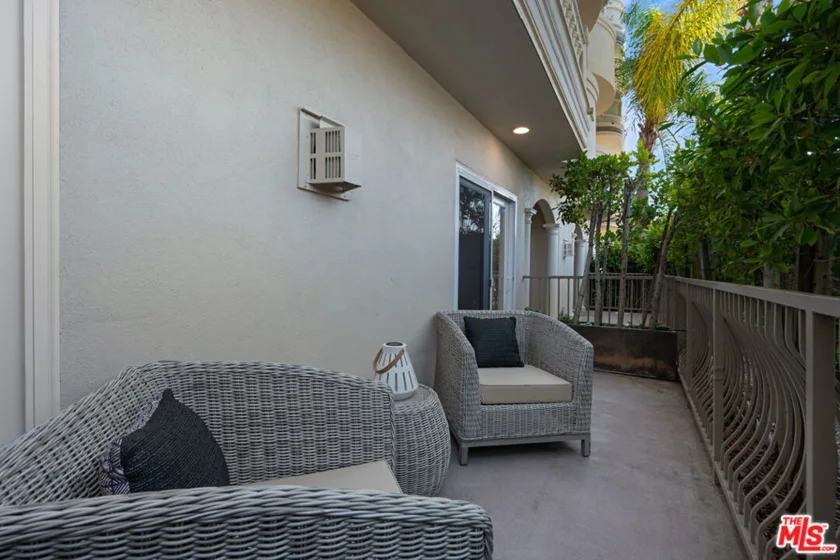 1838 Westholme Avenue #104 photo 29