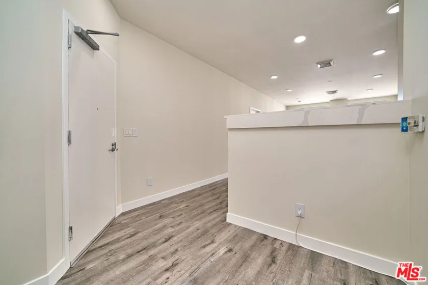 3810 Wilshire Boulevard #1001 photo 27