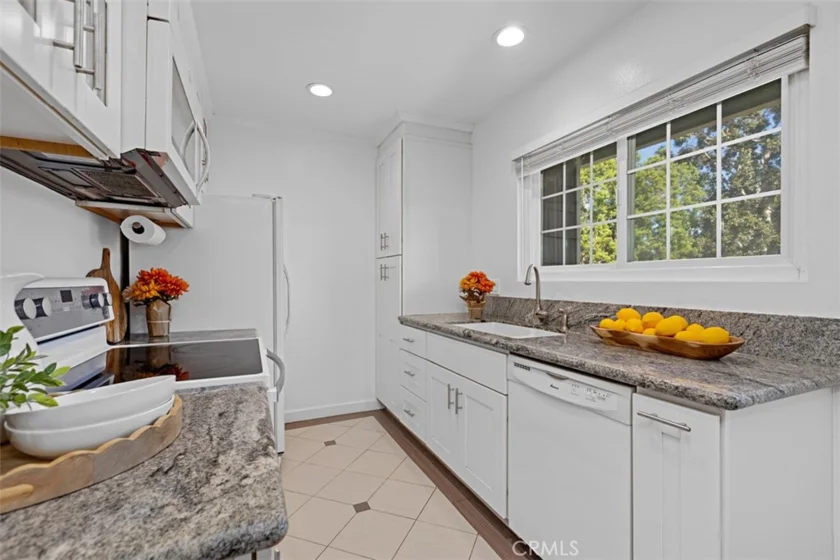 254 Streamwood photo 18