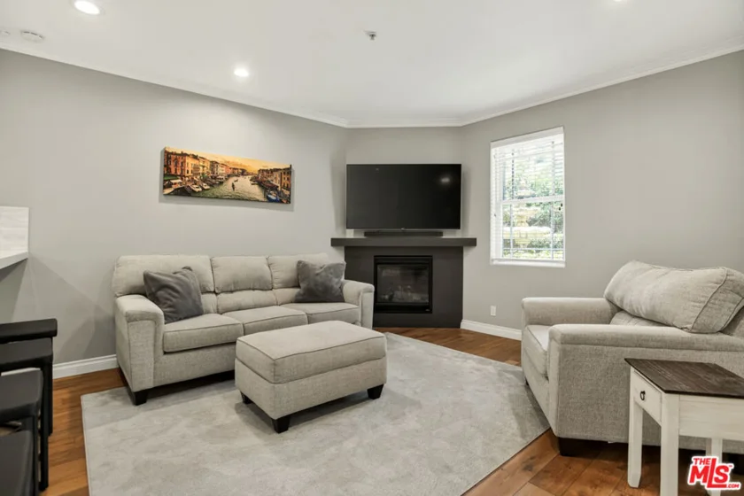 1426 N Laurel Avenue #110 photo 8