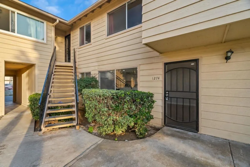 1274 Holly Avenue photo 2