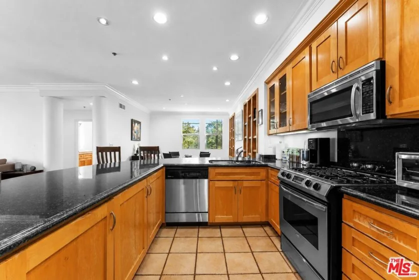 850 N Croft Avenue #302 photo 15