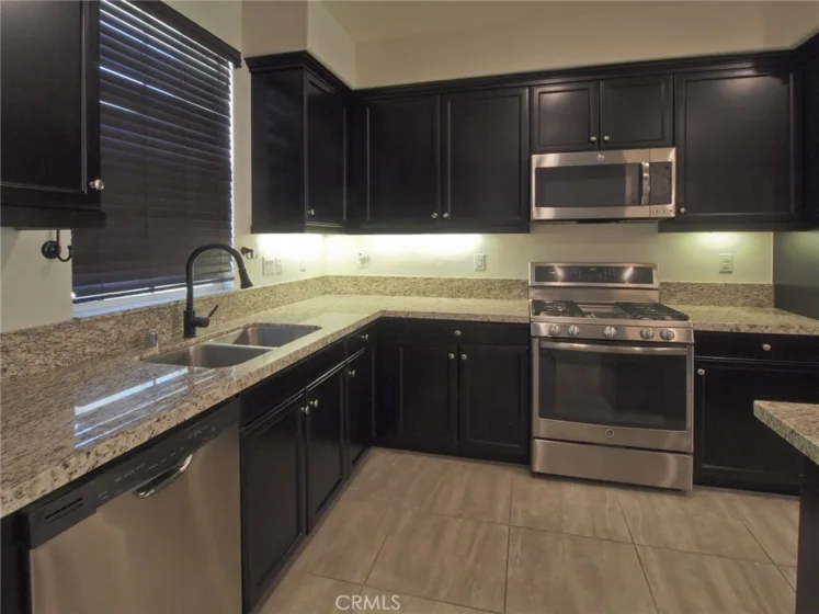 1581 E Lincoln photo 22