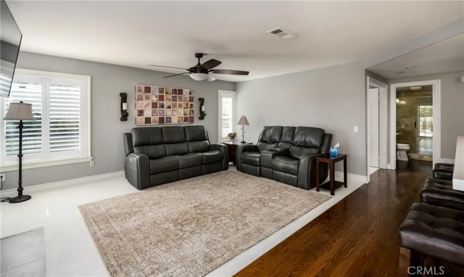 31858 Valone photo 18