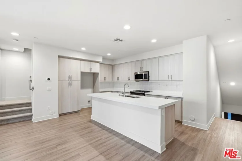 2111 N Cahuenga Boulevard #11 photo 3