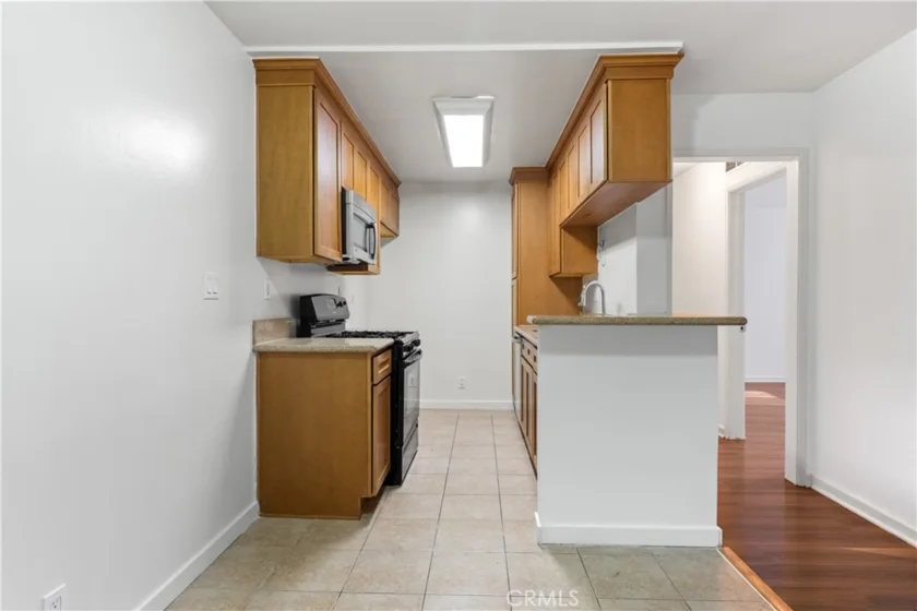 20327 Saticoy Street #102 photo 7