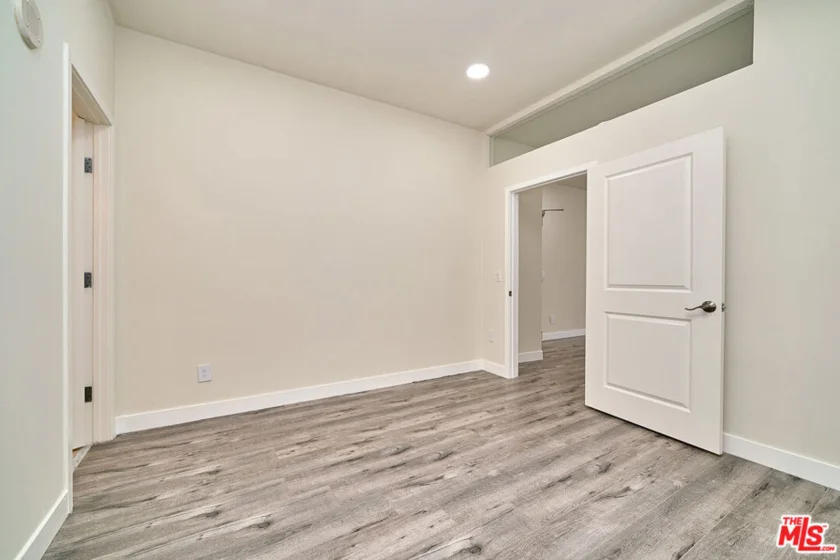 3810 Wilshire Boulevard #1001 photo 23