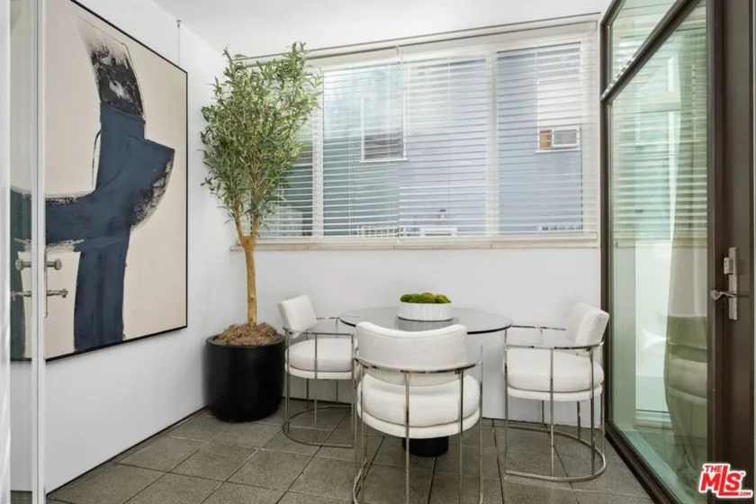 447 N Doheny Drive #102 photo 16