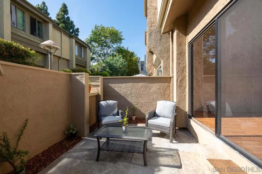 3286 Caminito Eastbluff #114 photo 4
