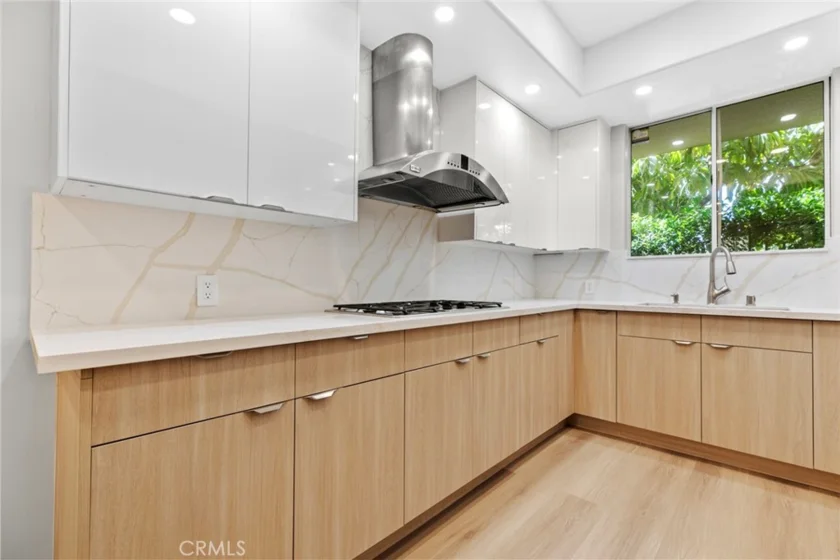 12633 Moorpark Street #111 photo 1