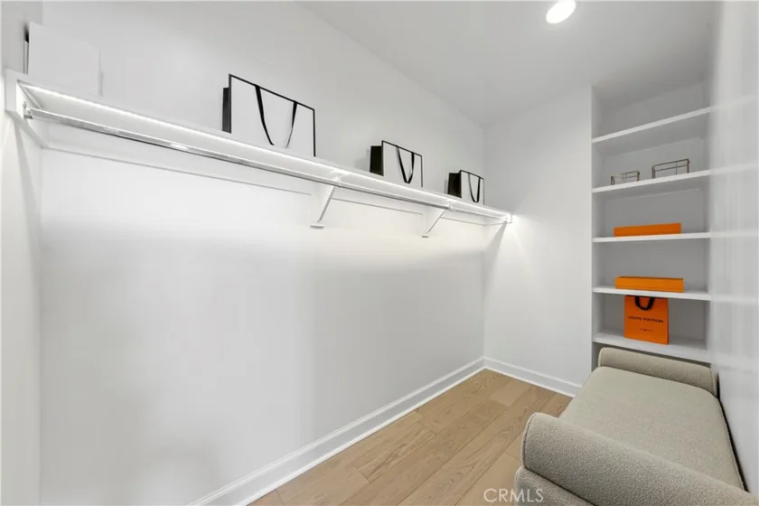900 W Olympic Boulevard #46C photo 3